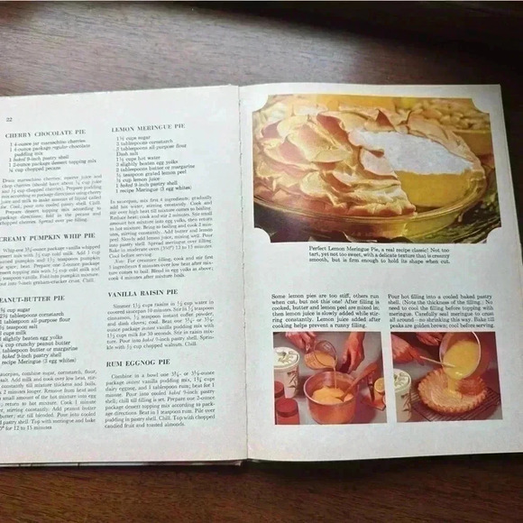 Better Homes and Gardens Pies and Cakes 1969 Cookbook - Picture 6 of 9